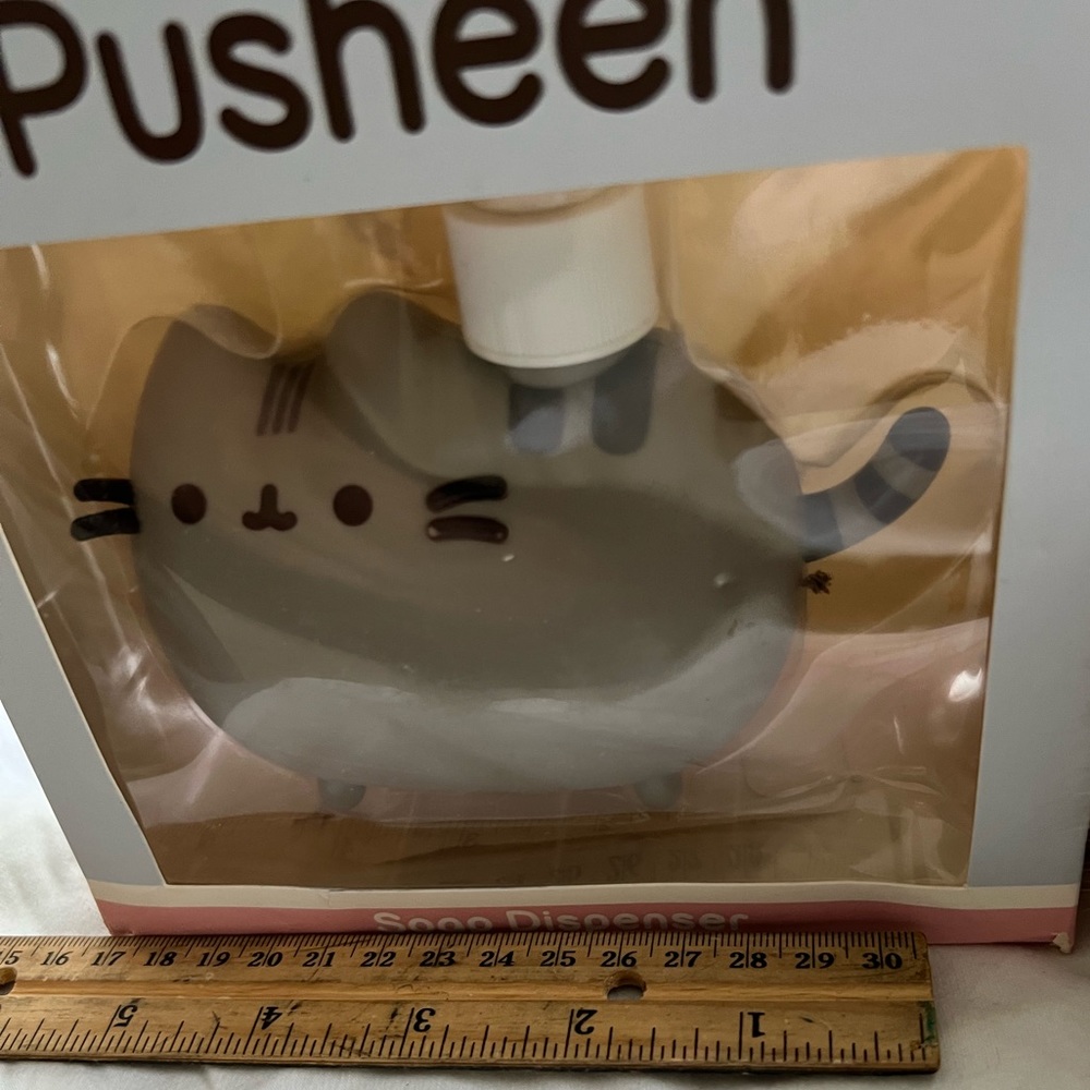 3 Pusheen containers- 1 plastic-1 ceramic  from 2018 - gaming from 2022 - Picture 13 of 16